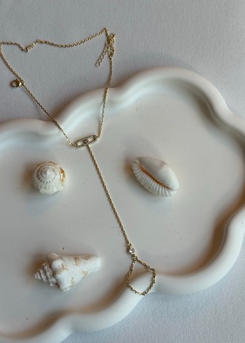 Beden Zincir Detaylı Altın Renk Minimalist Şahmeran
