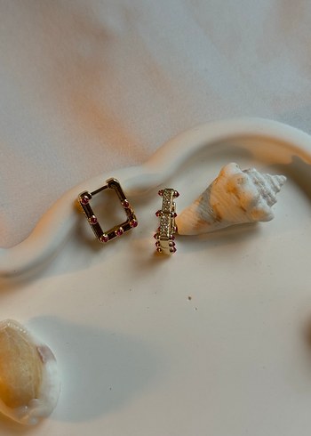 Altın Renkli Mini Boncuklu Küpeler - Görsel 2