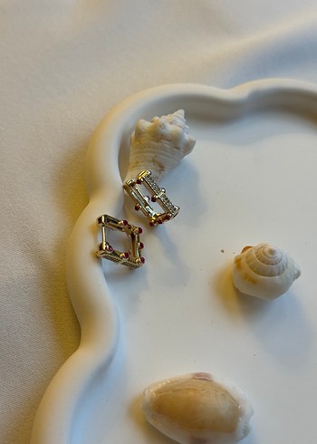 Altın Renkli Mini Boncuklu Küpeler - Görsel 3