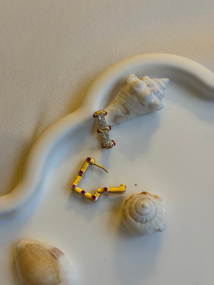 Altın Renkli Mini Boncuklu Küpeler - Görsel 4