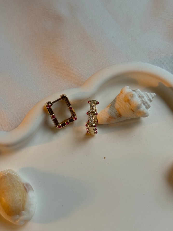 Altın Renkli Mini Boncuklu Küpeler - Görsel 2