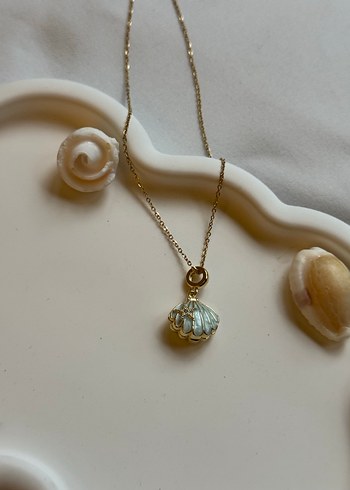 Mini Altın Zincirli Deniz Kabuğu Kolye - Görsel 3