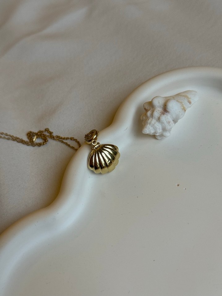Mini Altın Zincirli Deniz Kabuğu Kolye - Görsel 5