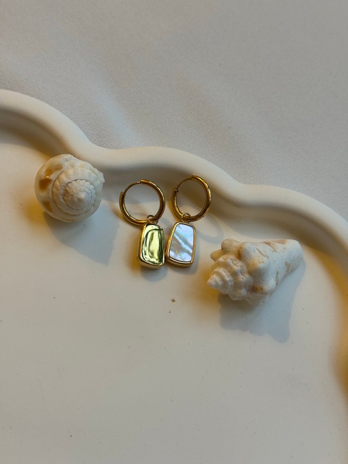 Altın Renk Sedefli Mini Küpe - Görsel 3