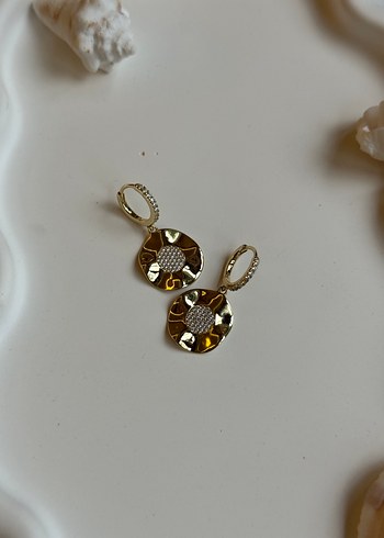 Altın Renkli Mini Yuvarlak Desenli Küpeler - Görsel 4