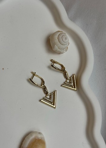 Beden altın Renk Zincir Detaylı Mini Altın Küpeler