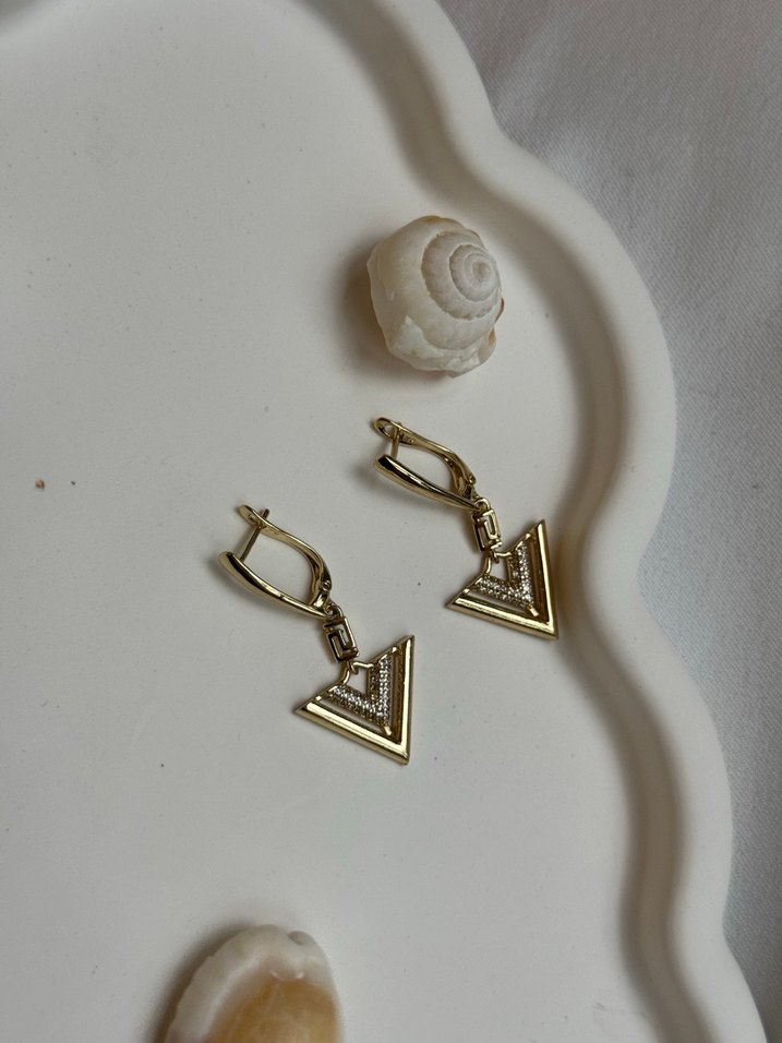 Zincir Detaylı Mini Altın Küpeler - Görsel 3