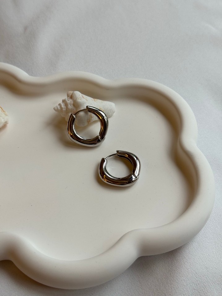 Gri Mini Halka Küpeler - Görsel 2