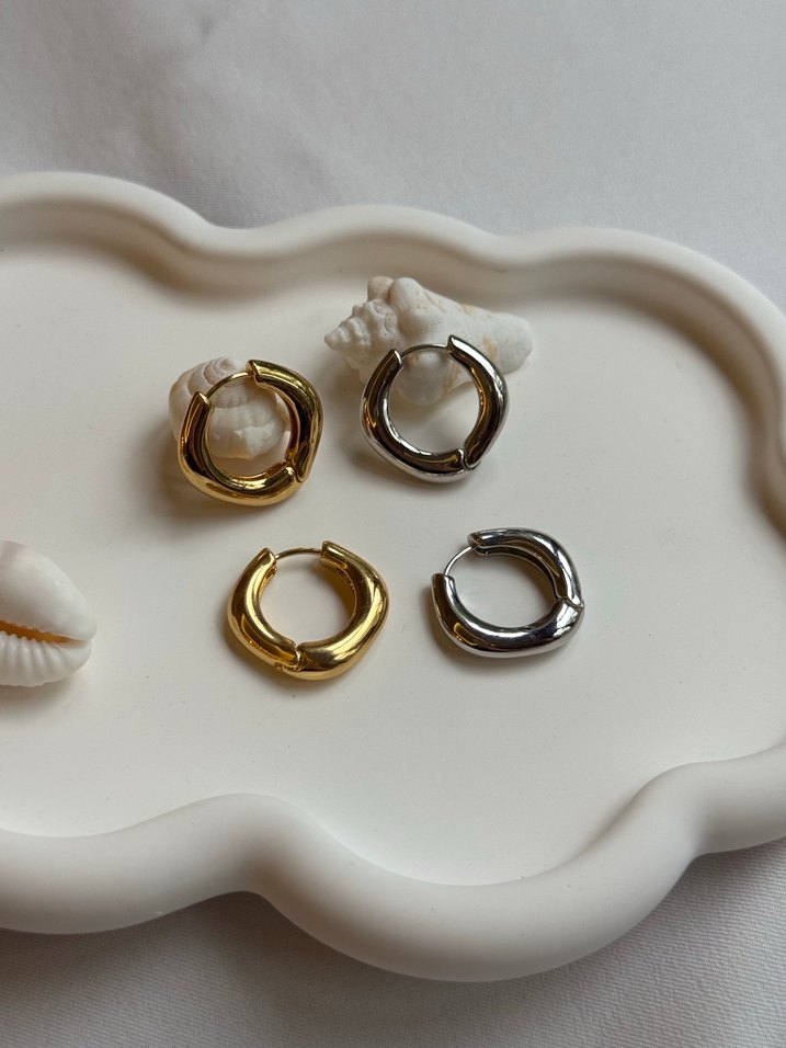 Gri Mini Halka Küpeler - Görsel 4