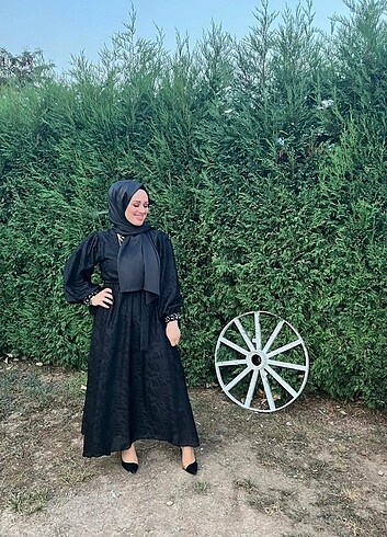 Diğer Kolları yakası inci detaylı 