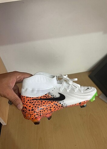 Nike krampon satıldı 