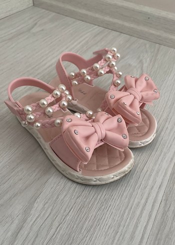 Pembe Fiyonklu Kız Çocuk Sandalet
