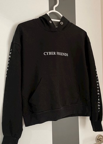 Siyah Kapüşonlu Uzun Kollu Sweatshirt