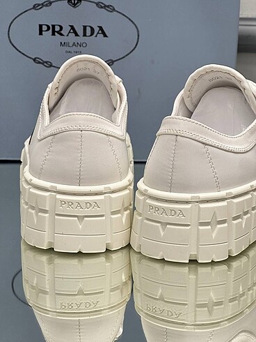 38 Beden beyaz Renk Prada