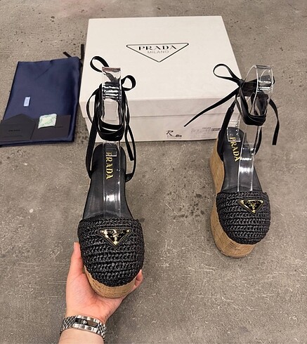 37 Beden Prada