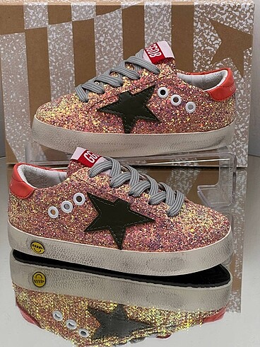 Golden Goose Deluxe Golden goose