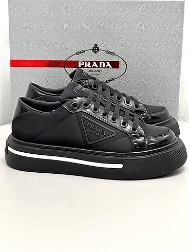 39 Beden siyah Renk Prada
