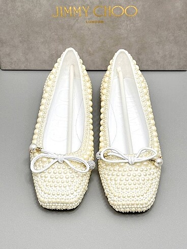 37 Beden beyaz Renk jimmy choo
