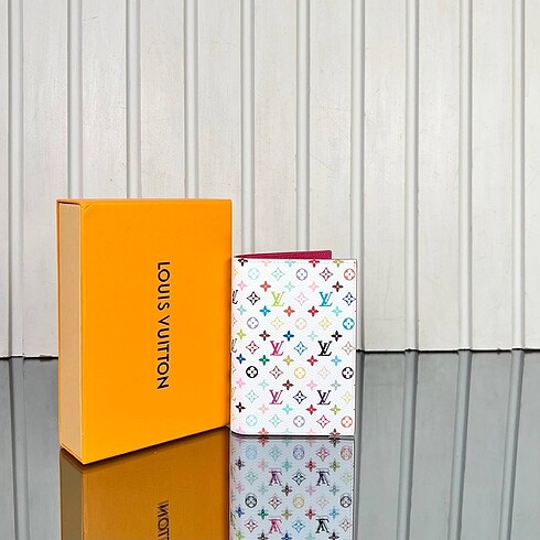 Louis vuitton pasaportlul - Görsel 2