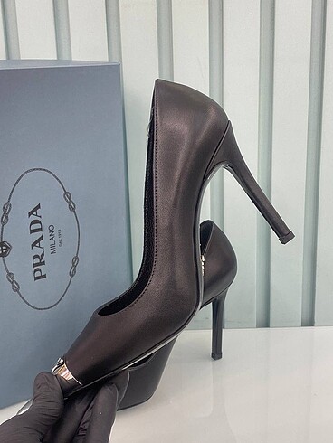 39 Beden siyah Renk Prada