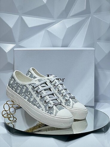 38 Beden beyaz Renk Christian dior