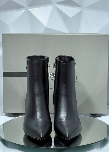 38 Beden Parlak Siyah Prada Deri Stiletto Bot