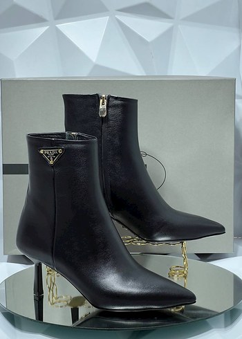 Parlak Siyah Prada Deri Stiletto Bot