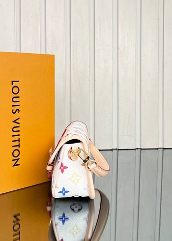  Beden çeşitli Renk Renkli Desenli Louis Vuitton Deri Çanta