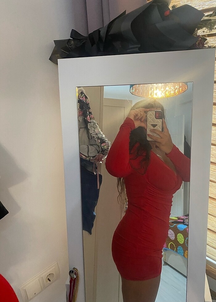 Kırmızı kısa elbise - Görsel 3