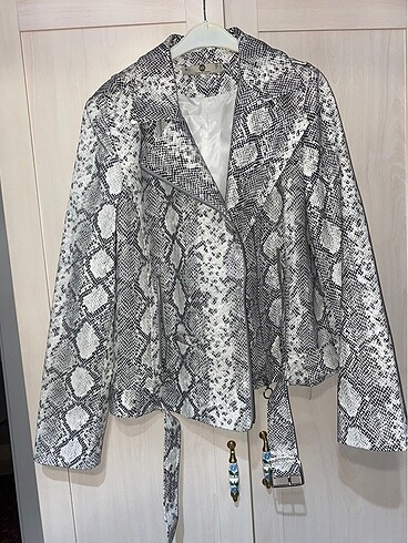 yılan desenli deri ceket - Görsel 5
