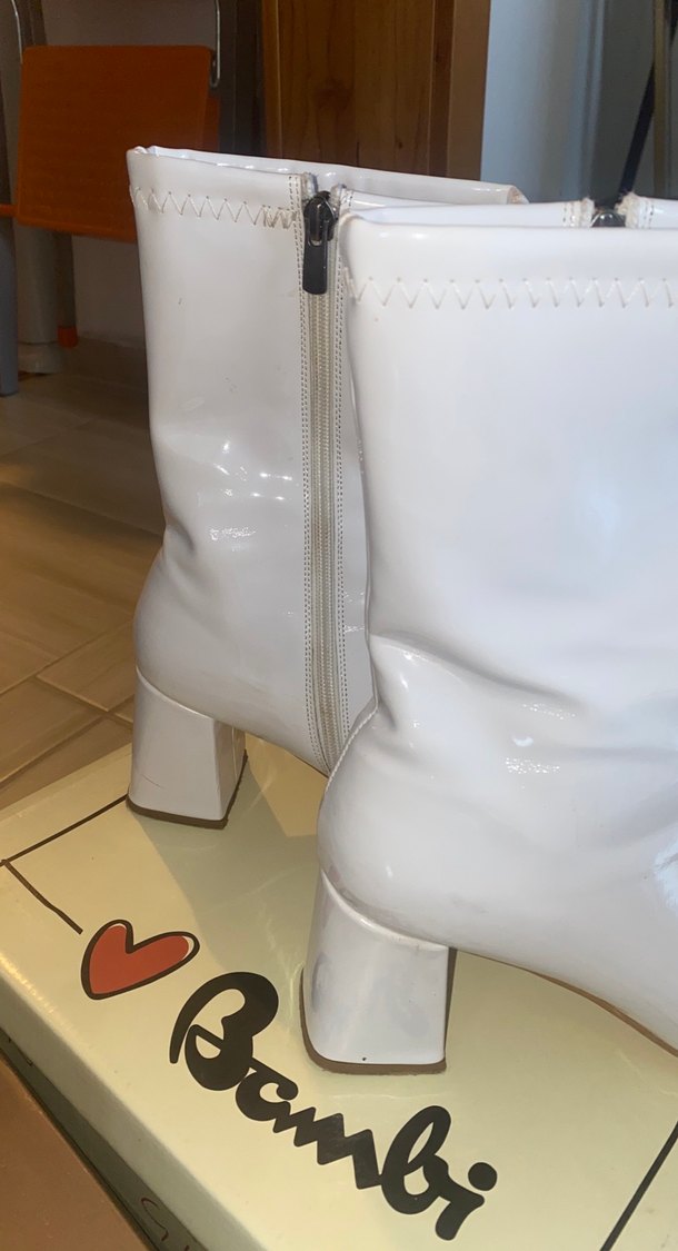 Beyaz Deri Fermuarlı Kadın Topuklu Bot - Görsel 2