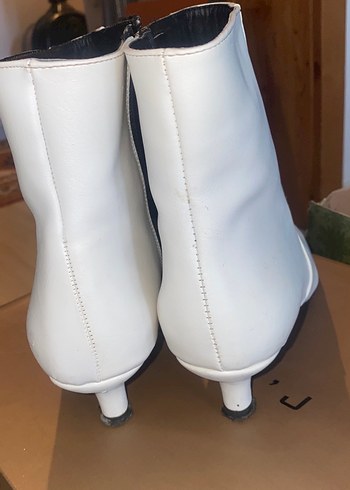 Beyaz Deri Stiletto Topuklu Kadın Bot - Görsel 3