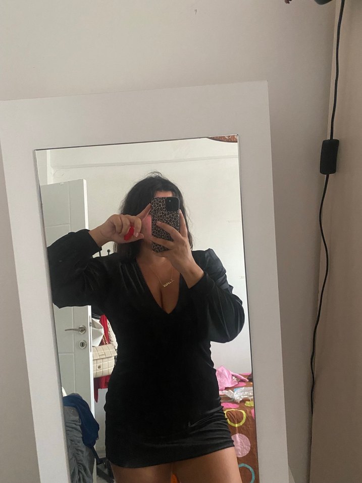 Siyah V Yakalı vatkali mini elbise - Görsel 4