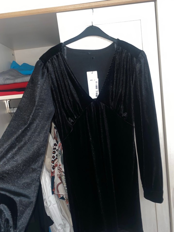 Siyah V Yakalı vatkali mini elbise - Görsel 3