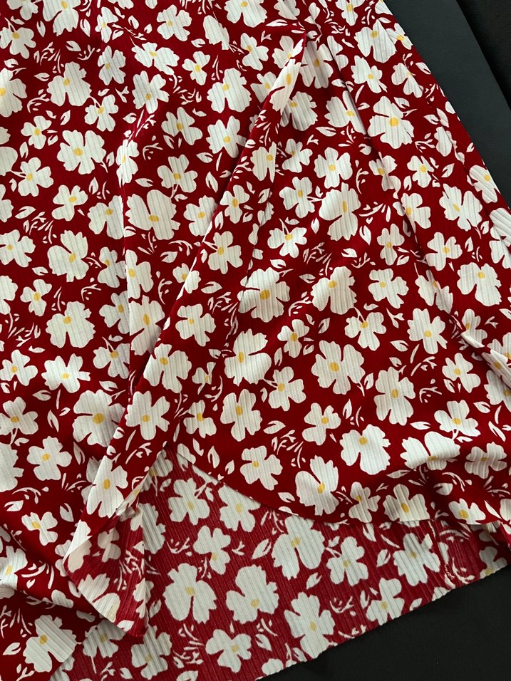 Kırmızı Çiçek Desenli Piliseli Midi Etek - Görsel 2