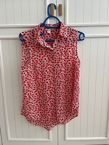 H&m kolsuz kırmızı çiçekli şifon bluz