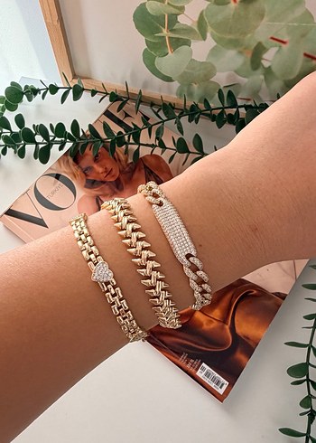 Zincir Detaylı Minimalist Altın Bileklik - Görsel 3