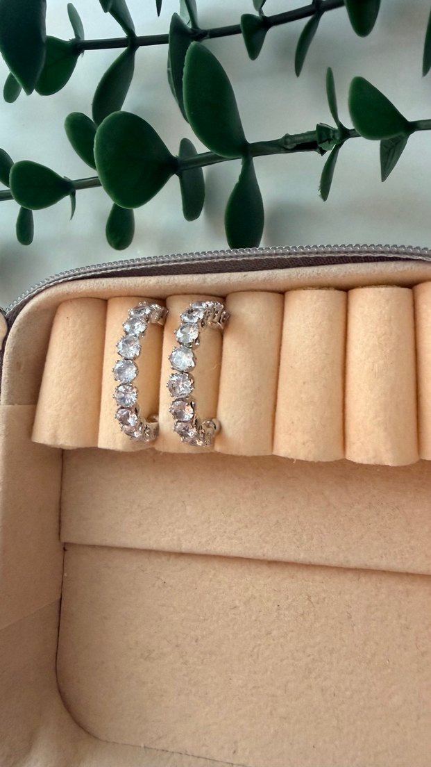 Bej Mini İşlemeli Kadın Küpeler - Görsel 3