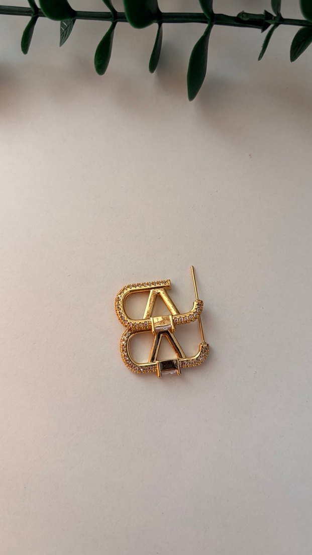 Altın Renkli Mini Yılan Desenli Küpeler - Görsel 2