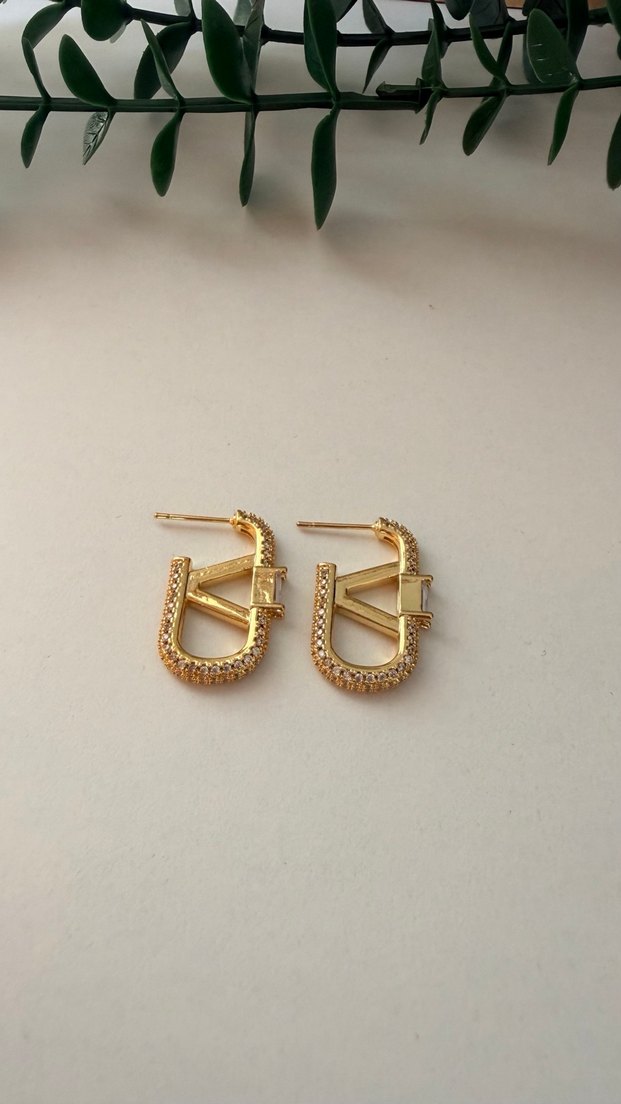 Altın Renkli Mini Yılan Desenli Küpeler - Görsel 4