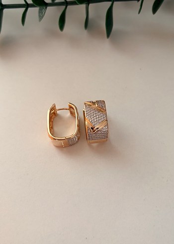 Altın Renk Mini Yılan Desenli Küpe - Görsel 3