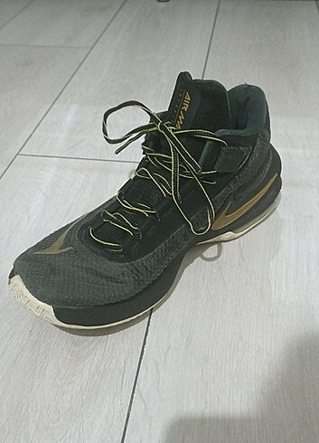 Nike (basketbol) ayakkabı 