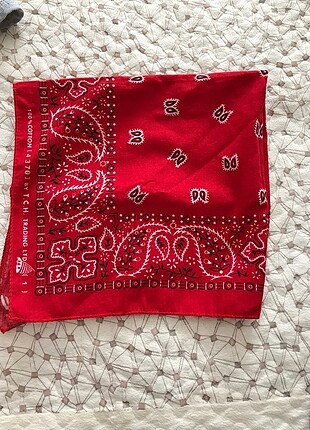 Kırmızı bandana 