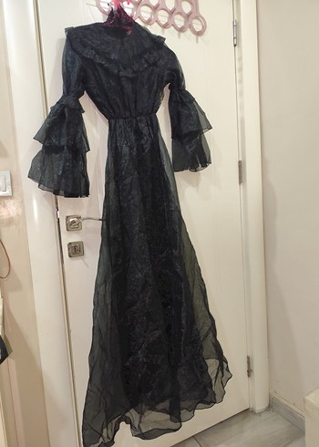 Siyah Nakışlı Uzun Kayışlı Gotik Abiye Elbise - Görsel 3