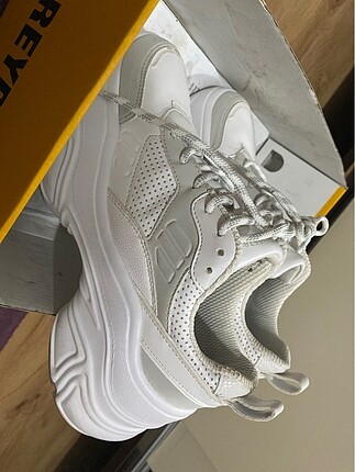 37 Beden beyaz Renk Bershka beyaz sneaker