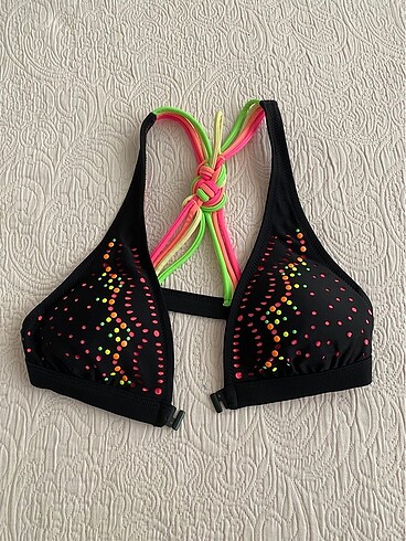 Penti bikini üstü