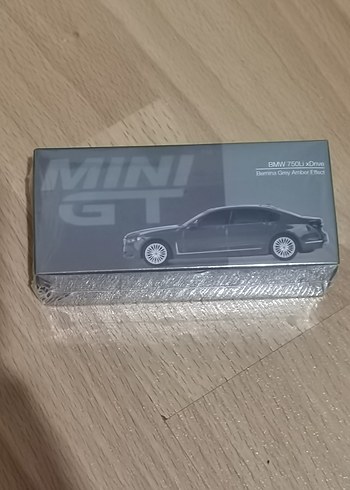 Gri BMW 750Li XDrive mini gt
