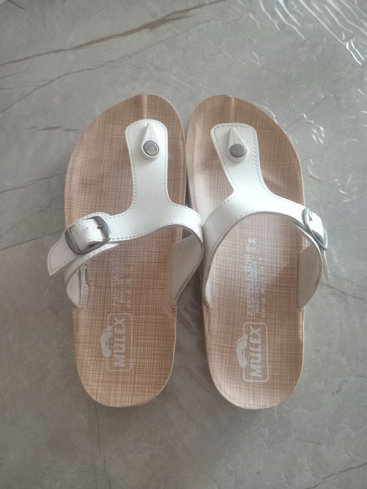 Tokalı Beyaz Kadın Terlik - Görsel 2