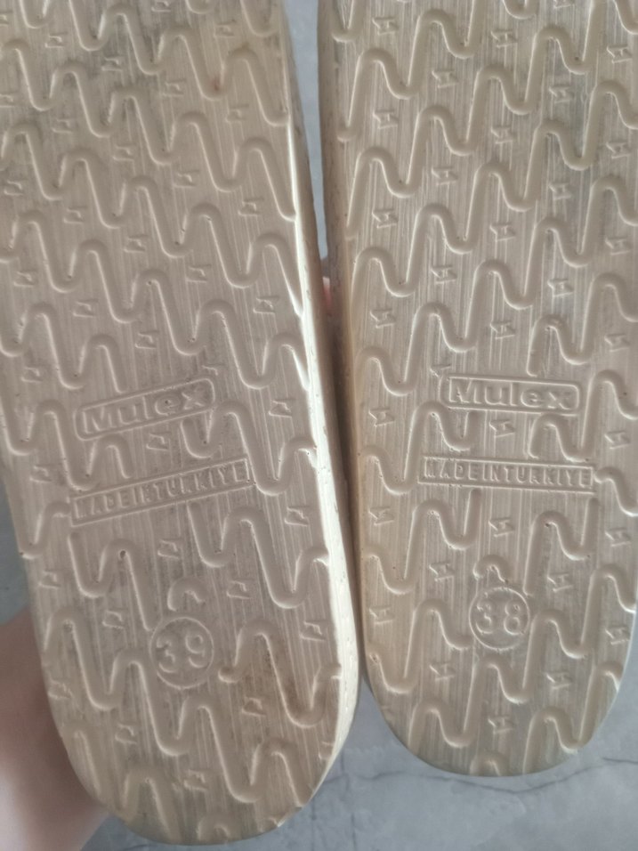 Tokalı Beyaz Kadın Terlik - Görsel 4