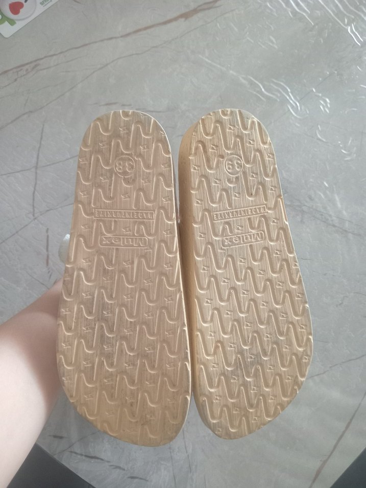 Tokalı Beyaz Kadın Terlik - Görsel 3